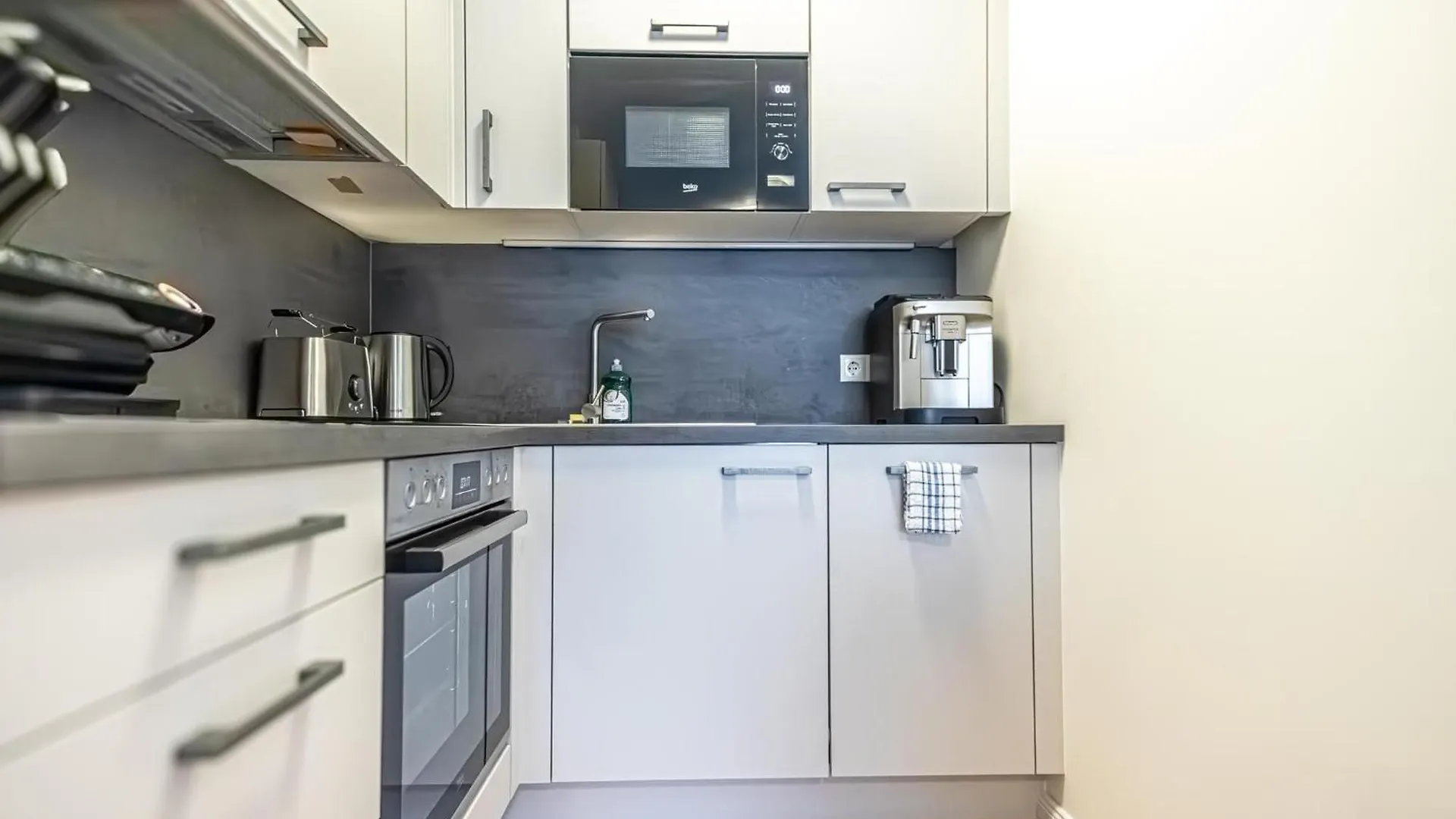 9-Min To City Center, Comfy 1Br,1Lr W Balcony Vienna Austria