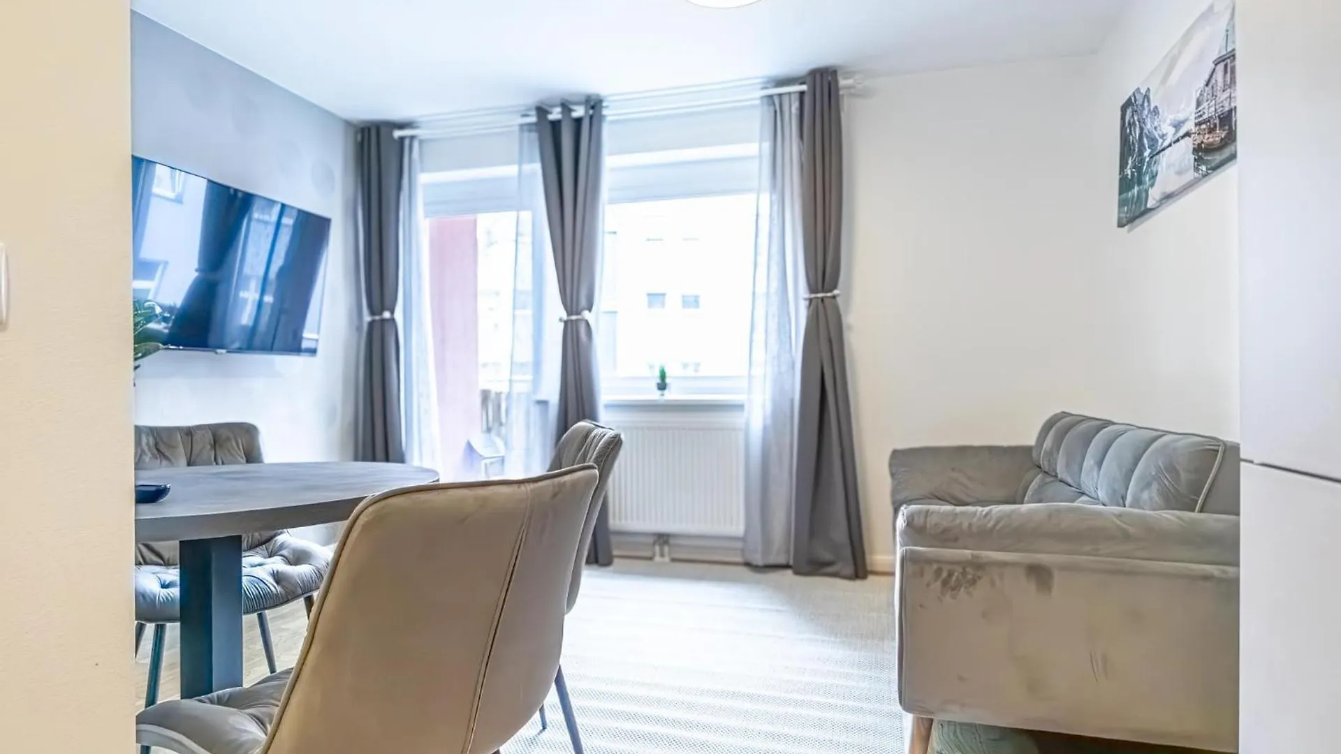 9-Min To City Center, Comfy 1Br,1Lr W Balcony Vienna Apartment