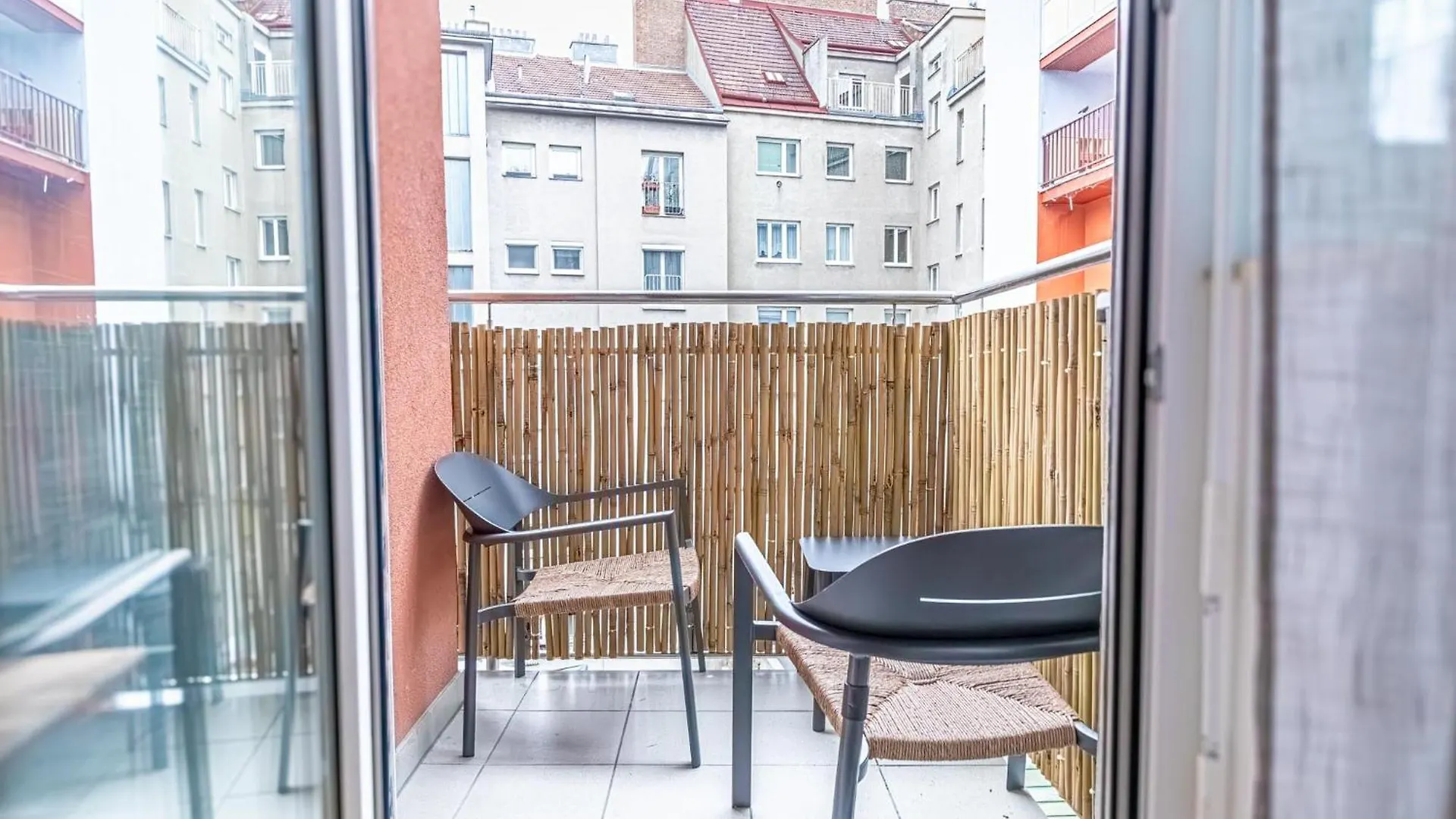9-Min To City Center, Comfy 1Br,1Lr W Balcony Vienna