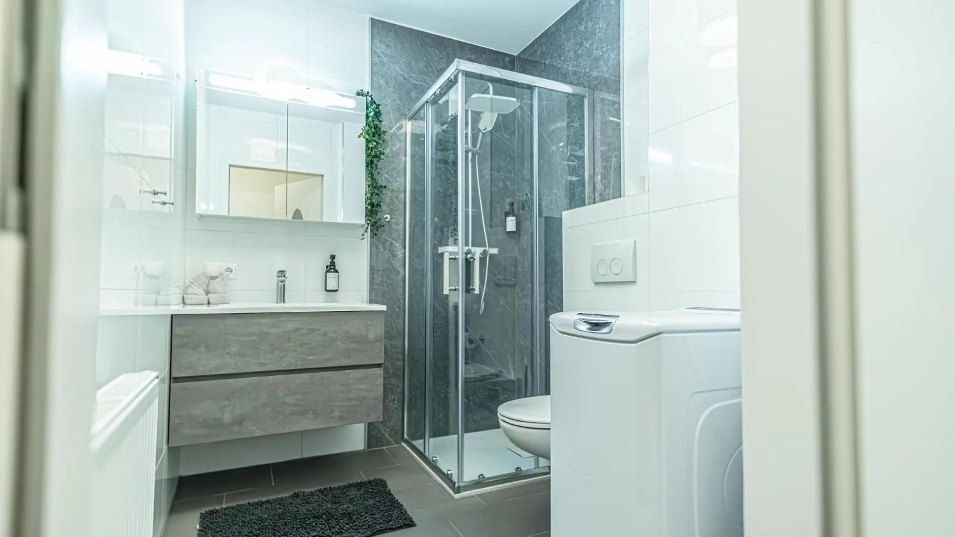 9-Min To City Center, Comfy 1Br,1Lr W Balcony Vienna Apartment