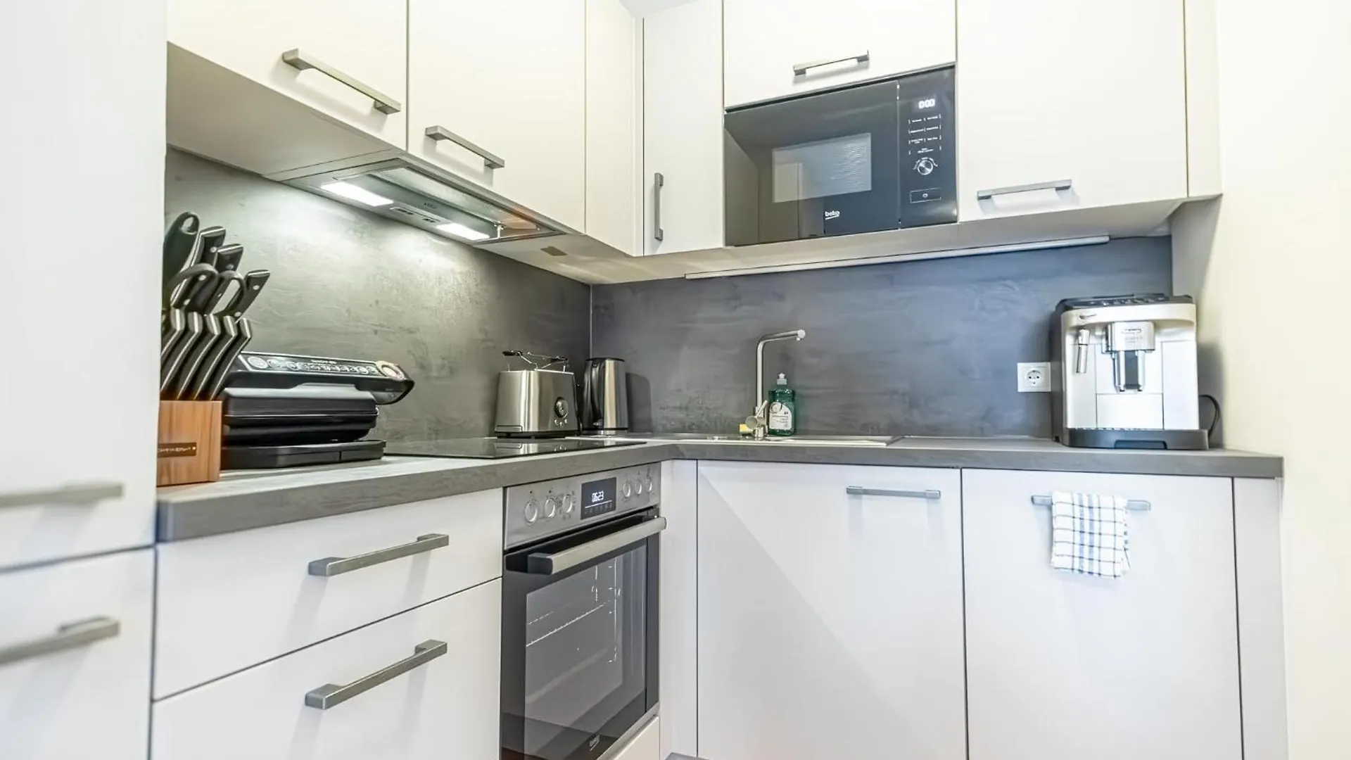 9-Min To City Center, Comfy 1Br,1Lr W Balcony Vídeň 0*,