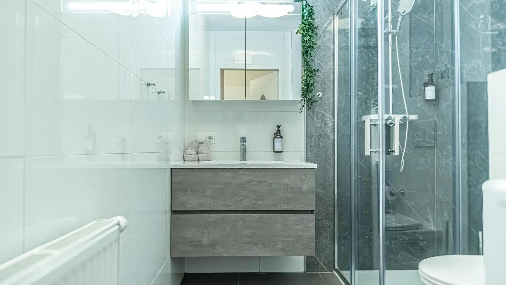 9-Min To City Center, Comfy 1Br,1Lr W Balcony Vídeň